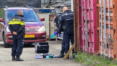 Vijf mannen aangehouden na containerdiefstal in Zwijndrecht: mogelijk designertassen buitgemaakt