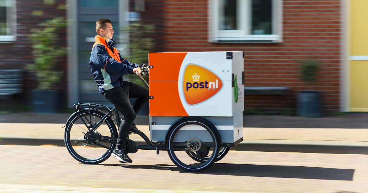 Steeds meer post en pakjes met elektrische bakfiets | Rotterdam | AD.nl