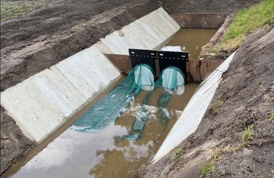 Vuilfuik bij overstort Melkpad in Zeeland vangt afval uit rioolwater op
