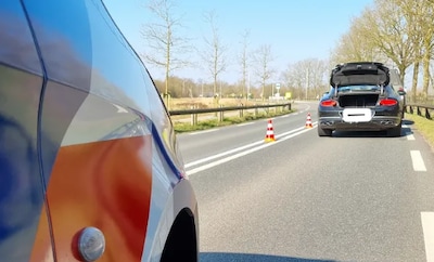 Aanhouding met stroomstootwapen op weg bij Ulvenhout; verdachte werd gezocht in België