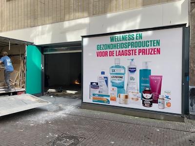 Discountdrogist Medi-Market opent recht tegenover de concurrent in de Haagse winkelstraat