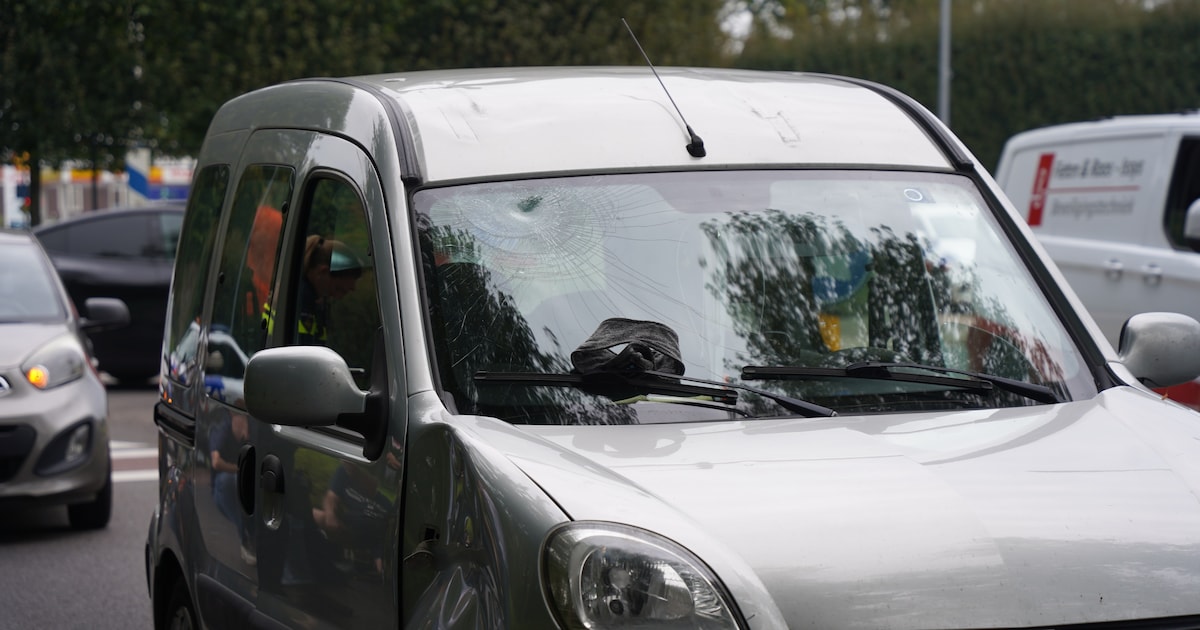 Fietser gewond bij aanrijding met auto op rotonde in Hattem