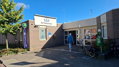 Dobro Joop en de Waal treedt op in De Mallemolen in Groesbeek