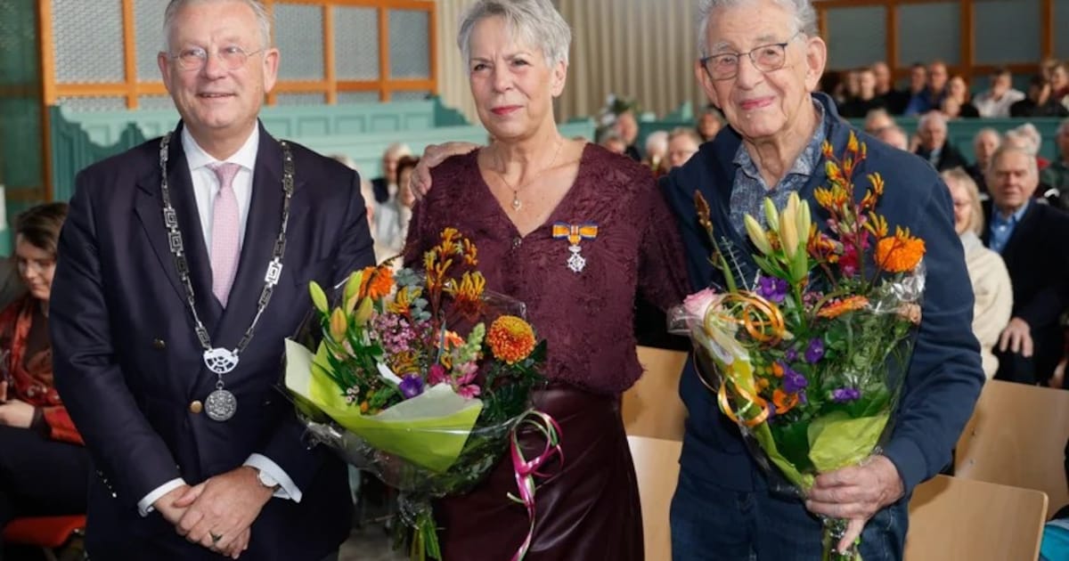 Twee vrijwilligers ontvangen koninklijke onderscheiding tijdens bijeenkomst in kerk van Berkhout