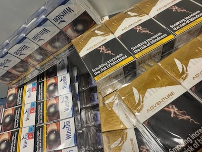 Bij controle in Bossche kapperszaak duiken ruim 5000 illegale sigaretten op, boa’s nemen enorme voor