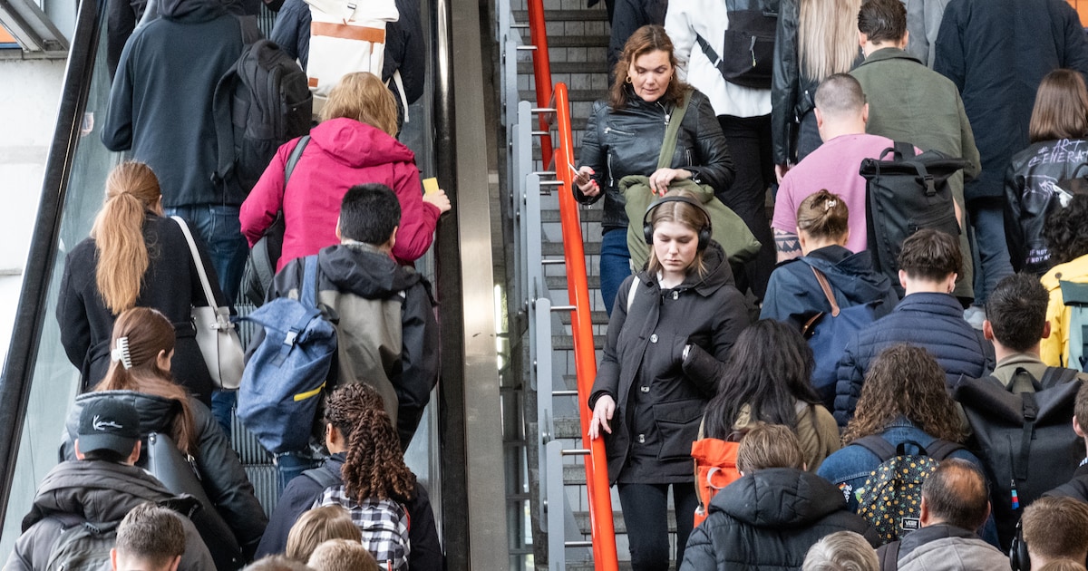 Roltrap op Amersfoort Centraal is al maanden defect: zolang gaat het ...