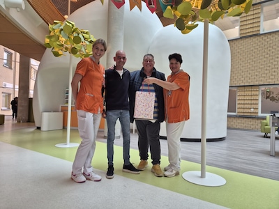 Podcastmakers Knipping en Goudt halen meer dan 10.000 euro op voor zieke kinderen: ‘Ik was er even s