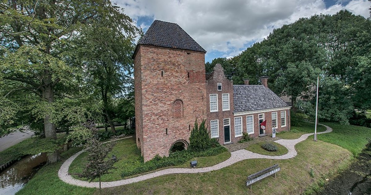 Kunstenaars aanwezig bij slotmiddag van expositie in Feanwâlden