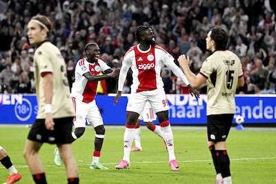 Ajax maakt via publiekslieveling Tolu razendsnel gelijk tegen Excelsior, Gloukh raakt paal