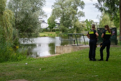Kind uit vijver gehaald in Deventer: omstanders en politie reanimeren