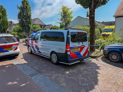 Steekincident in Schalkhaar, slachtoffer met spoed per ambulance naar het ziekenhuis gebracht