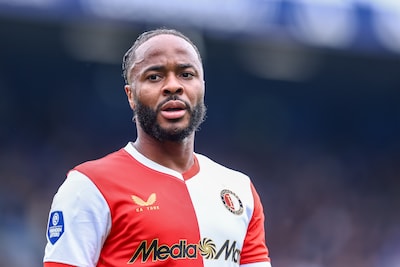 Oud-Feyenoorder Raheem Sterling bekent schuld na zware crash en bezit van lachgas