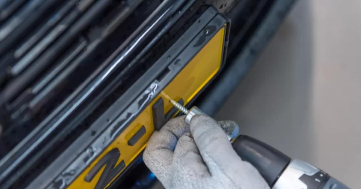 Barendrecht biedt gratis vastzetten van kentekenplaten aan