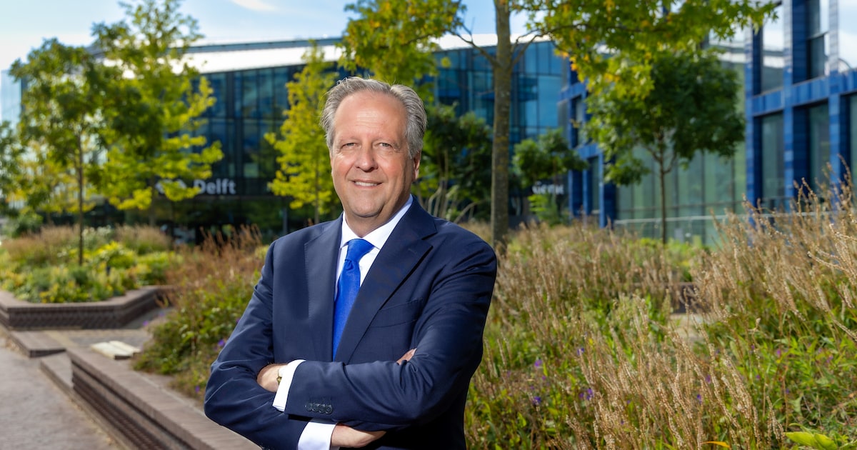 Burgemeester Pechtold gaat niet abseilen bij goede opkomst, maar geeft collega Schouten ‘een duwtje’