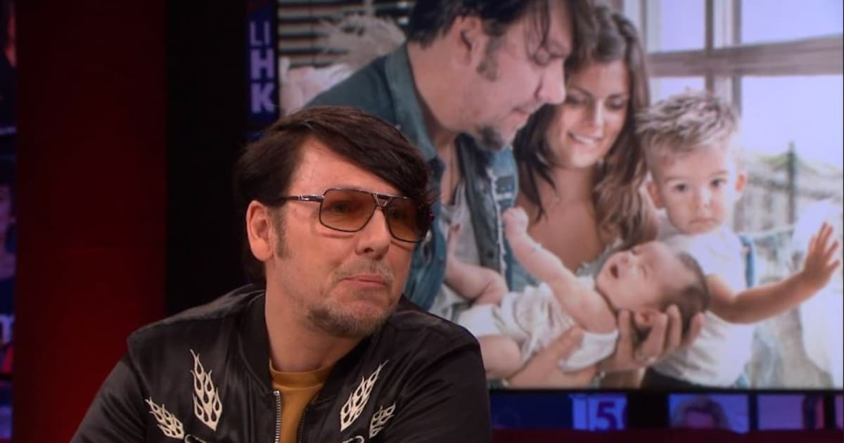 Jan Dulles ontroert met eerbetoon aan overleden dochtertje Donna | Show |  AD.nl