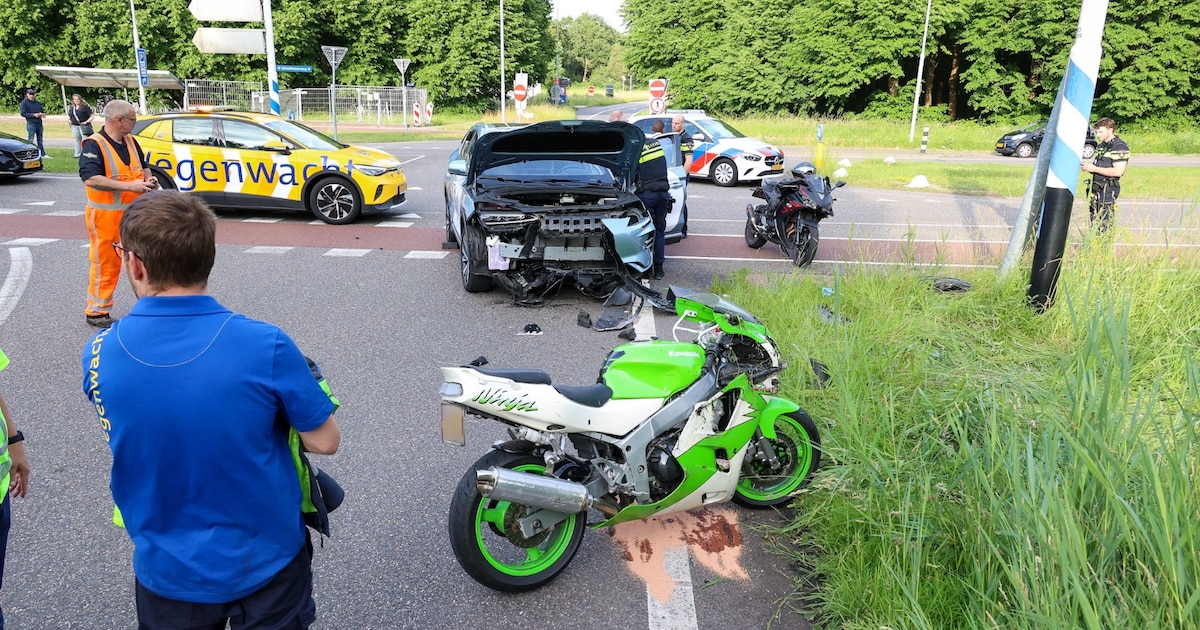 Motorrijder gewond bij ongeluk op toerit van A1 in Naarden