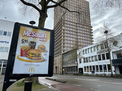 Betutteling of gezonde stad? Tilburg bant buitenreclames voor vlees, gokken en alcohol