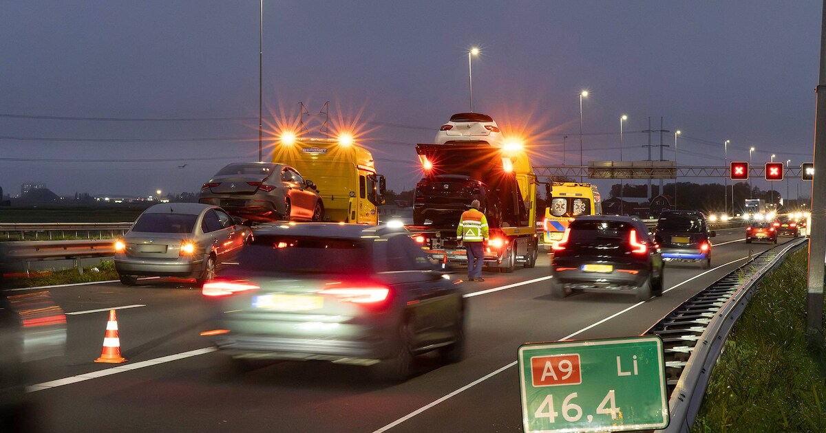 File door ongeluk met meerdere voertuigen op A9 bij Spaarndam
