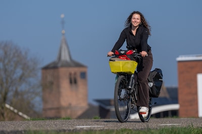 Myrthe (25) vertrekt op de fiets met onbekende eindbestemming: ‘Er zullen dagen van eenzaamheid en t