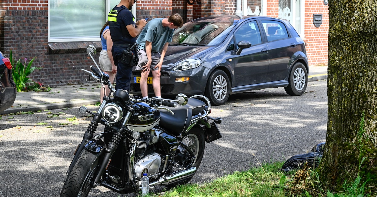 Motorrijder naar ziekenhuis na botsing met auto in Appingedam