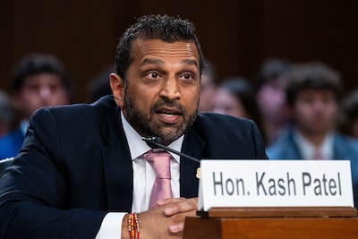 Live VS | Negen ontslagen FBI-agenten die Trump onderzochten dienen klacht in tegen directeur Kash Patel en willen baan terug