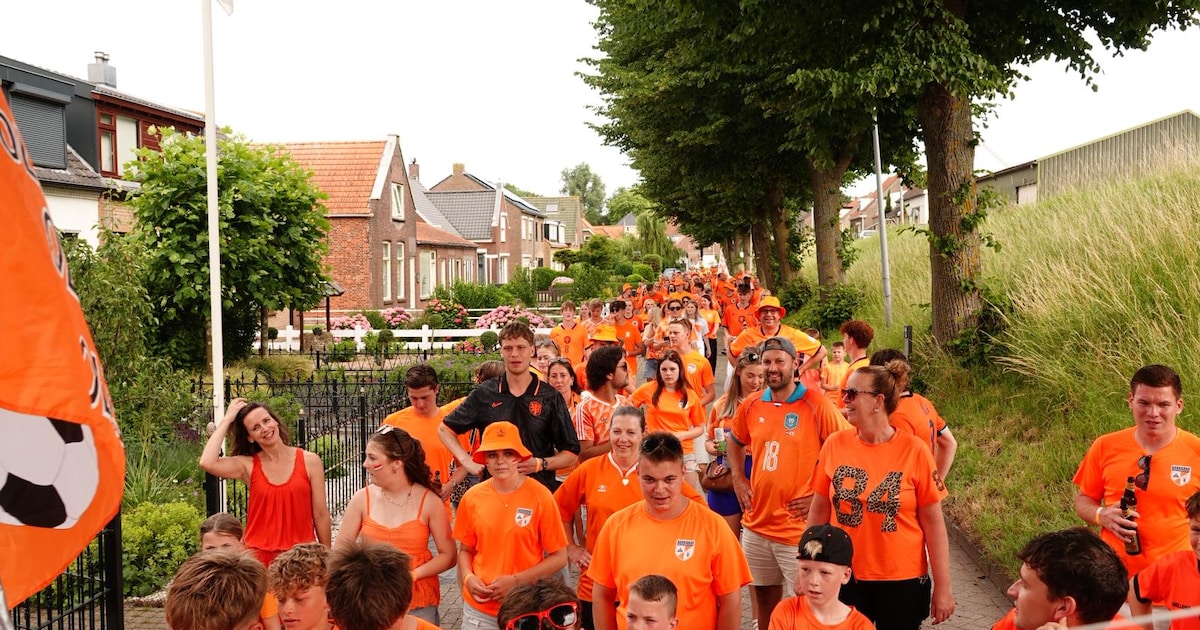 Veel kleiner dan in Amerika, maar evenveel sfeer: Achthuizen kleurt oranje tijdens minimars