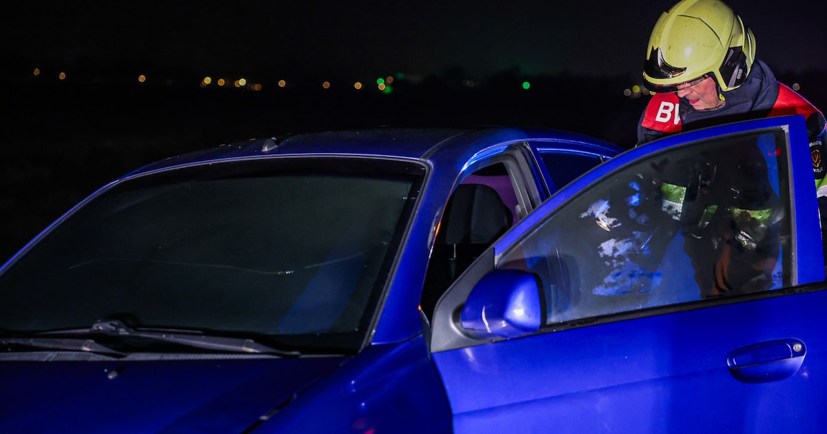 Auto vliegt in brand op A6 bij Joure