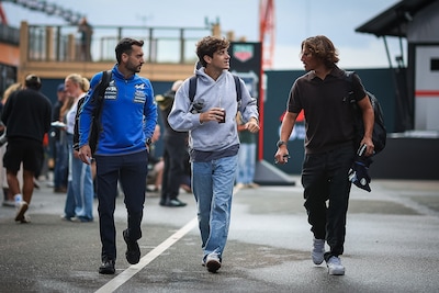 Franco Colapinto blij dat Max Verstappen in F1 blijft, Carlos Sainz tekent langer contract bij Williams
