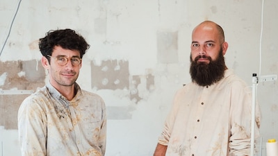 Dit Arnhemse duo wint de belangrijkste modeprijs van Nederland: ‘Bewijzen dat het anders kan’