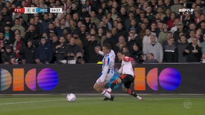 LIVE eredivisie | Hadj Moussa krijgt rood na onbezonnen actie, komt Feyenoord nog in problemen?