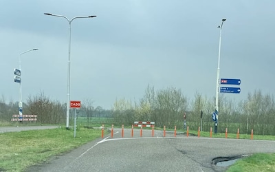 Rijkswaterstaat haalt paaltjes afslag 18 Etten-Leur weer weg, vergissing...