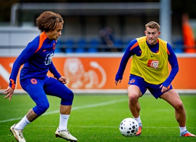 LIVE WK-kwalificatie | Koeman wijzigt Oranje-basis op vijf plekken, De Ligt en Simons starten