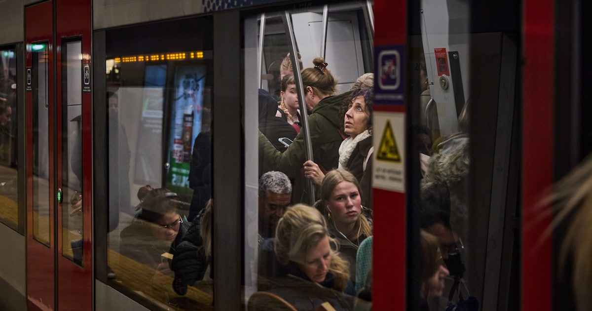 Extra metro’s in spits lijken effectief, ziet ook RET: ‘We zijn voorzichtig positief’