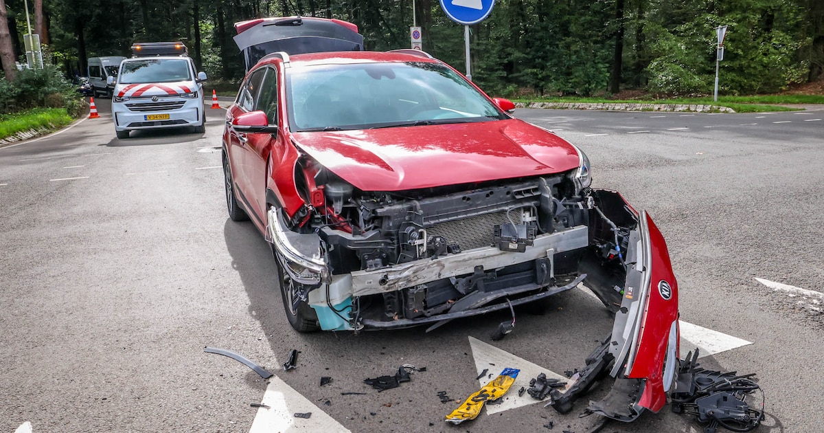 Twee auto’s botsen op N224 bij Woudenberg, kinderen betrokken