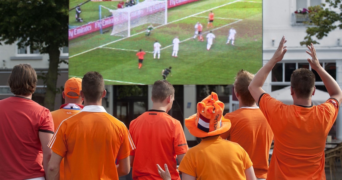 Cafés langer open op WK-avonden: goed idee of niet?