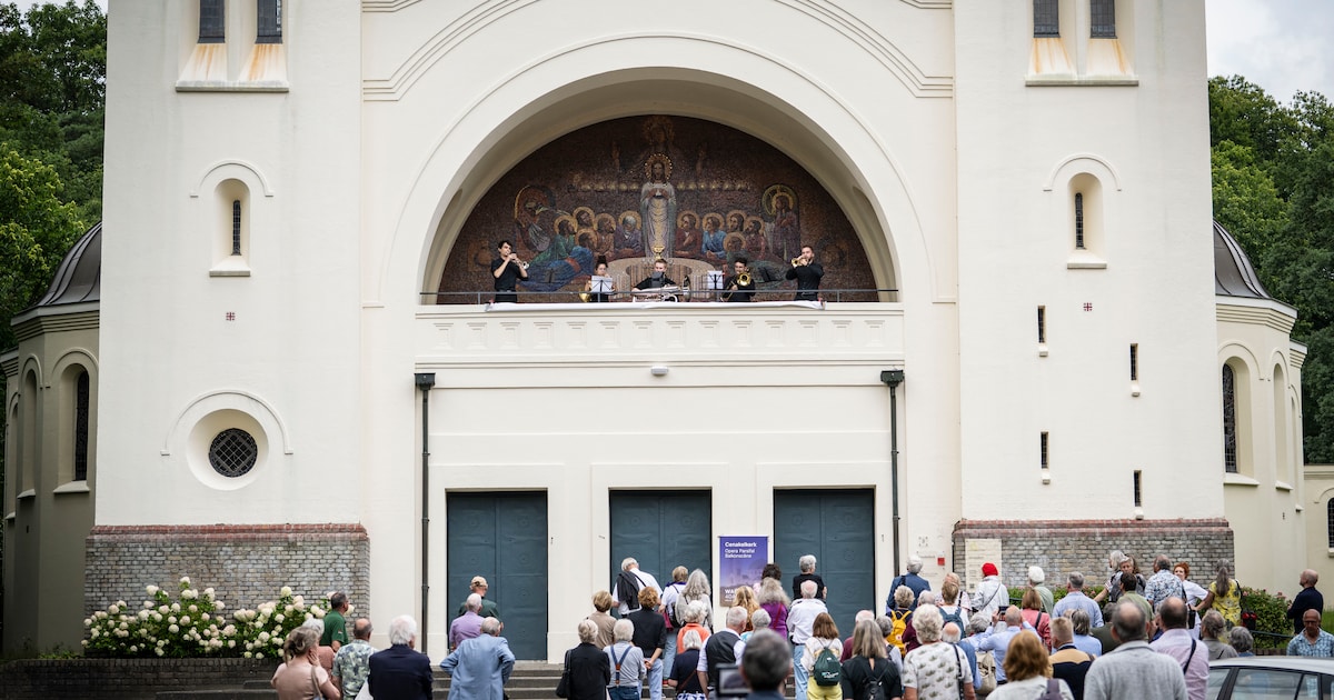 Gregoriaanse vespers klinken in Cenakelkerk Heilig Landstichting
