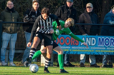 Woudenberg grijpt mis, Valleivogels deelt tik uit en Hooglanderveen gestaakt: dit is het voetbalover