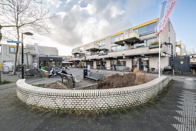 Burgemeester Bolsius begrijpt onrust in Schothorst, maar grijpt (nog) niet in: ‘De buurt kan helpen’