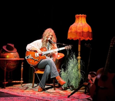Ester Naomi Perquin, Matthieu Acosta en Clementine treden op in Nissewaard tijdens Troubadour Tour