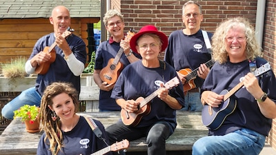 Great Bredevoort Ukulele Orchestra houdt picknickconcert in Bredevoort