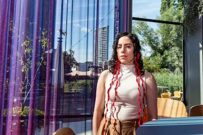 Joana is gelukkig in Nederland, maar mist de sprankeling van het leven die zo bij ‘thuis’ hoort
