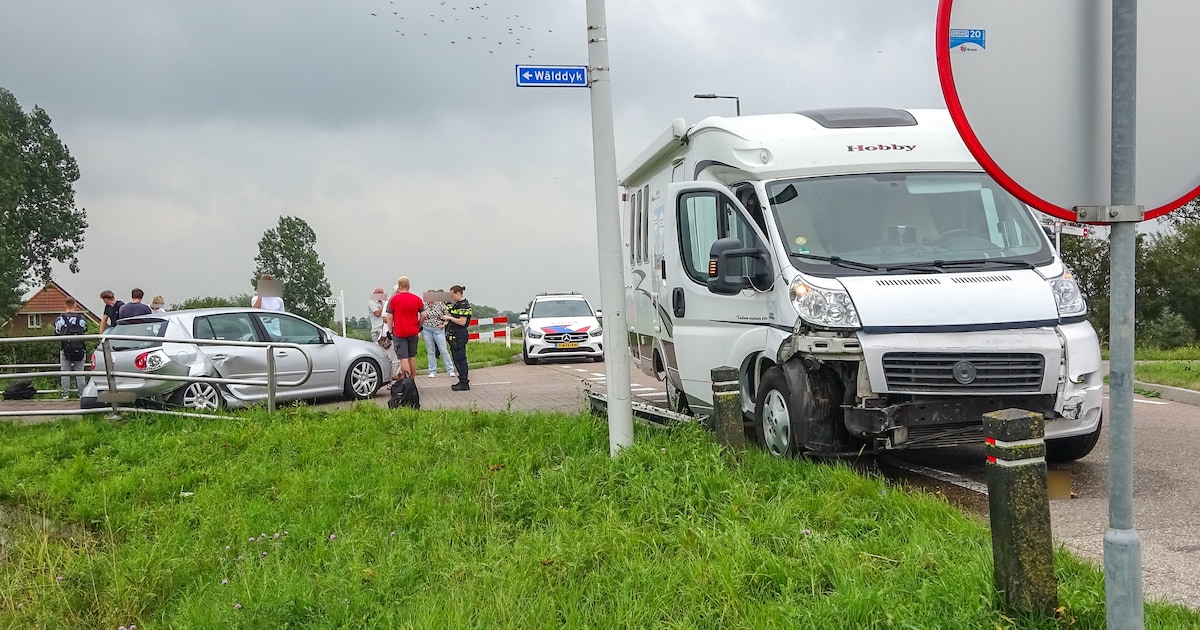 Auto en camper botsen op N910