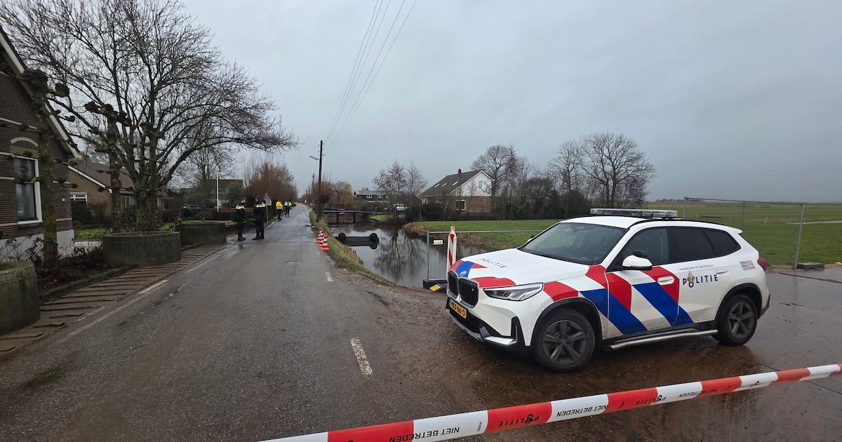 Man (21) overleden nadat auto het water in rijdt in Driebruggen