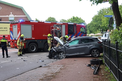 Gewonde bij botsing tussen vrachtwagen en auto in Otterlo