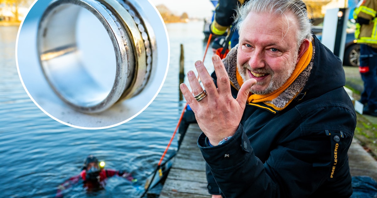 Trouwring van Erik ligt al dagen op bodem van rivier, dan schiet brandweer te hulp: ‘Hart maakte spr