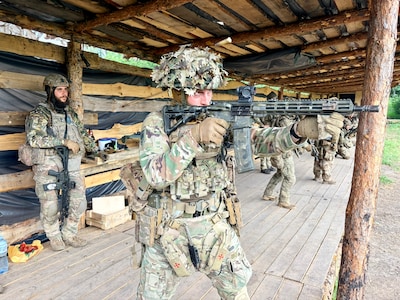 Achter de schermen bij de Azov-brigade, de Oekraïense legerafdeling die het de Russen het lastigst maakt