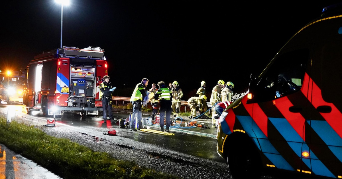 LIVE | Drie doden en vijf gewonden bij ernstig ongeluk op dijk tussen Lelystad en Enkhuizen