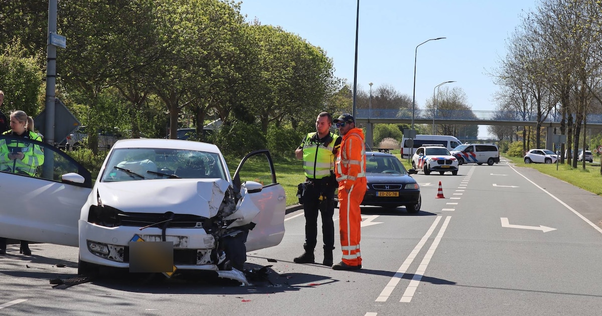Flinke schade bij botsing op de Visarenddreef in Lelystad