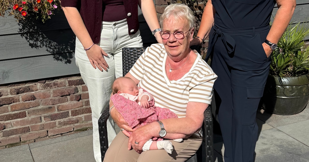 Vier generaties vrouwen en speeltuin De Totempaal weer open