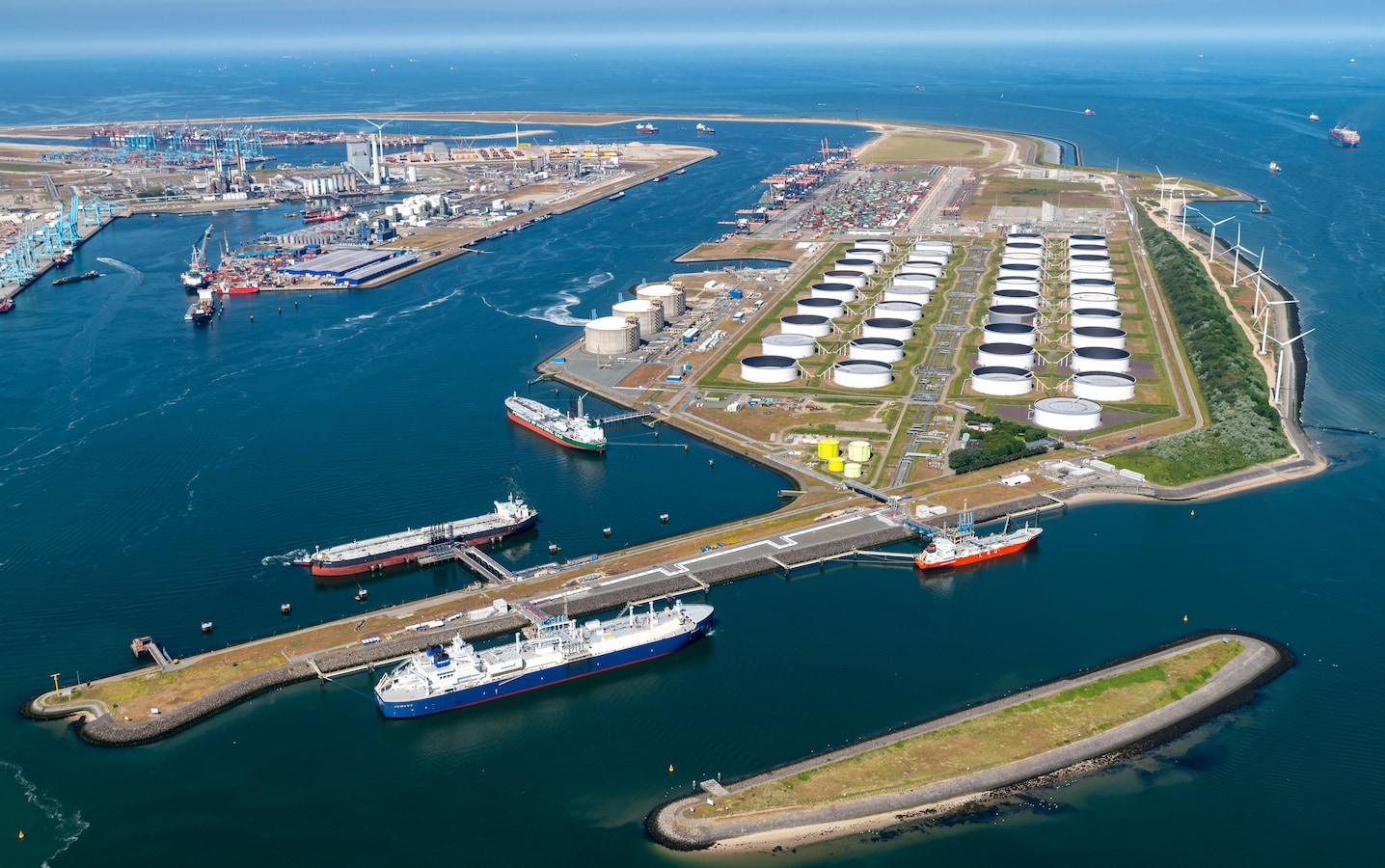 Tankers vol vloeibaar gas naar Rotterdam, met één lading kun je 100.000 ...